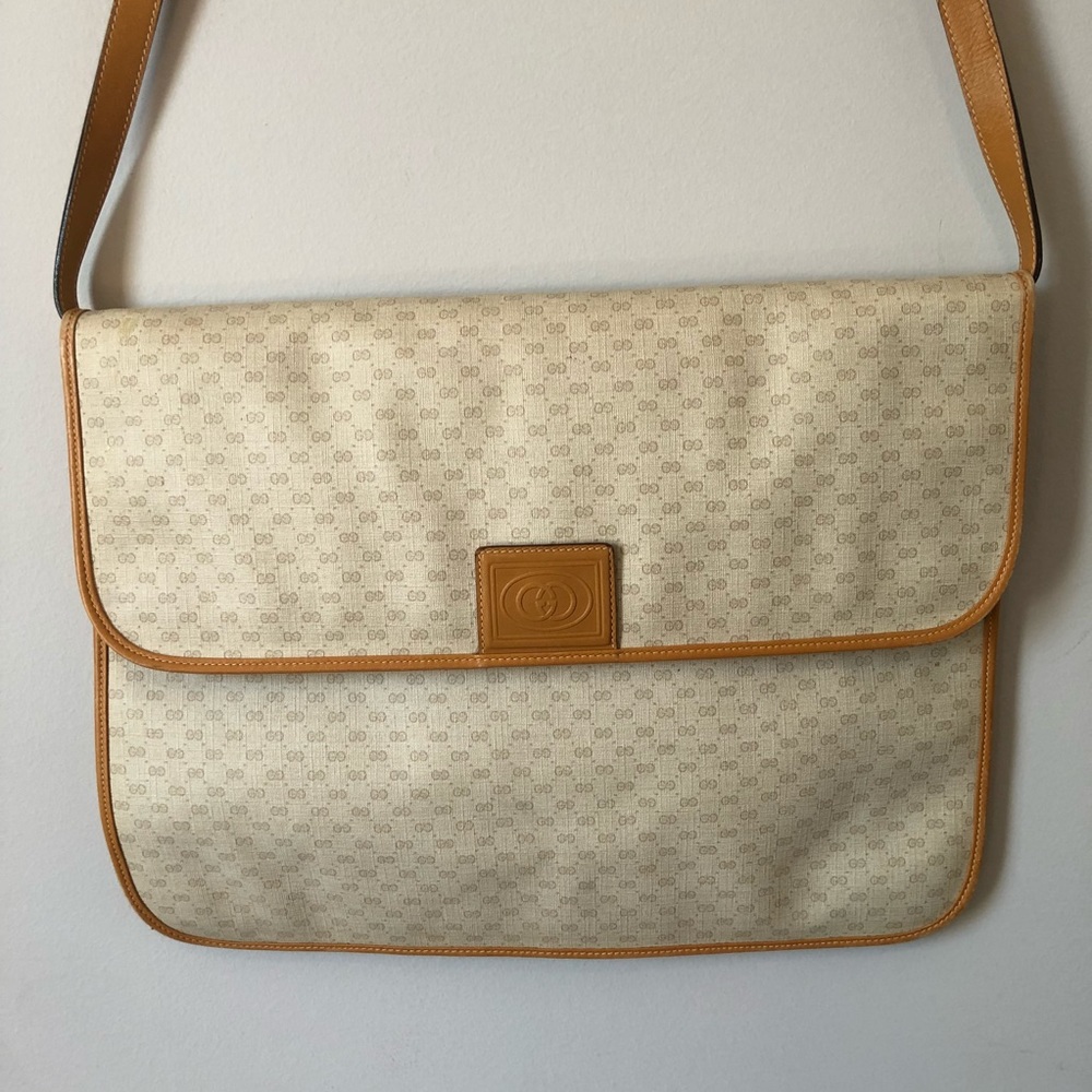 ✨Accepting Offers✨ Gucci GG Supreme Messenger Bag